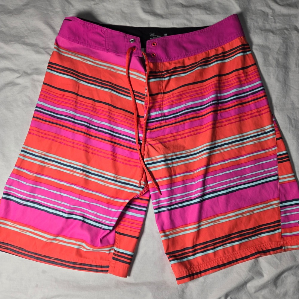 Under Armour Mens HeatGear Board Shorts Pink Orange Striped Swim Trunks Size 36